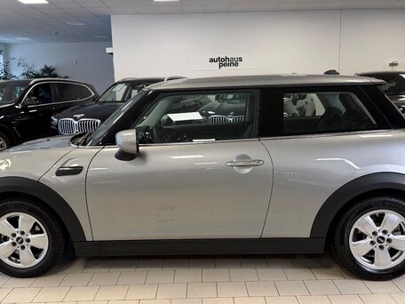2022 Mini Hatch Cooper D III (F55/F56) Рестайлинг 2, серебристый, 2690000 рублей, вид 4