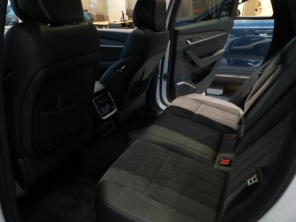 2026 Geely Monjaro I Рестайлинг, белый, 4954990 рублей - вид 11