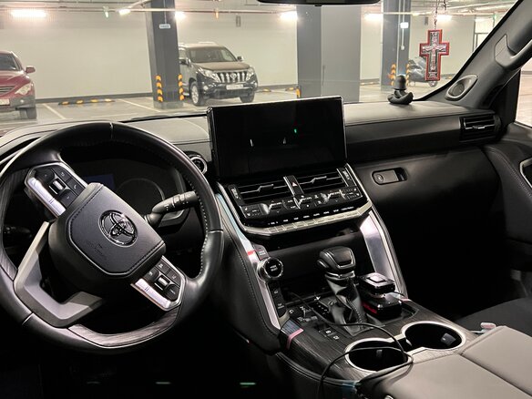 2024 Toyota Land Cruiser 300 Series, чёрный, 13700000 рублей - вид 10