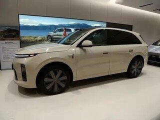 2026 Li Auto (Lixiang) L6 II, золотистый, 7216033 рублей, вид 4