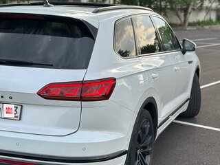 2018 Volkswagen Touareg III, белый, 3700000 рублей, вид 4