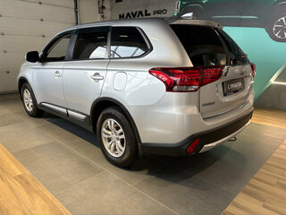 2017 Mitsubishi Outlander III Рестайлинг 2, серебристый, 1440000 рублей, вид 5