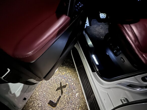 2019 Lexus LX 570 III Рестайлинг 2, белый, 7999999 рублей - вид 18