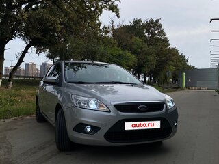 2011 Ford Focus II Рестайлинг, серебристый, 600000 рублей, вид 1