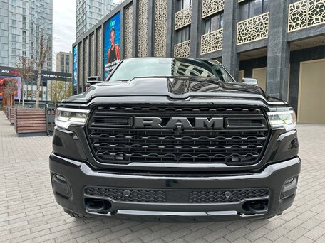 2026 Ram 1500 Crew Cab eTorque V Рестайлинг, чёрный, 11049000 рублей, вид 2