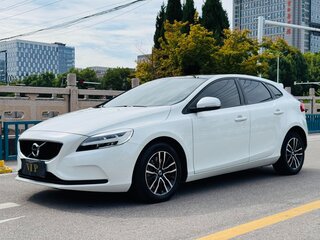 2019 Volvo V40 II Рестайлинг, белый, 1050000 рублей, вид 1