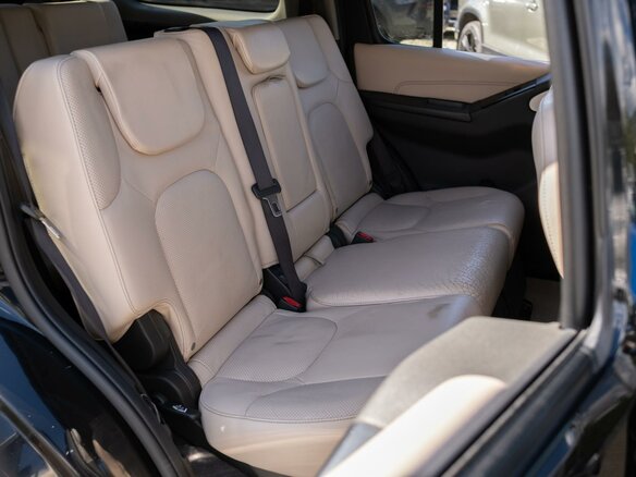 2011 Nissan Pathfinder III Рестайлинг, чёрный - вид 6