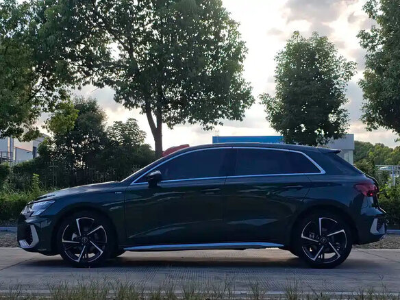 2022 Audi A3 Sportback 35 TFSI IV (8Y), зелёный, 2430535 рублей - вид 16