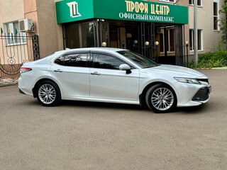 2019 Toyota Camry VIII (XV70), белый, 2899000 рублей, вид 4