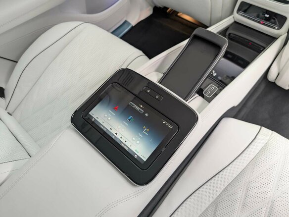 2026 Mercedes-Benz Maybach GLS 600 I Рестайлинг, белый, 32700000 рублей - вид 19
