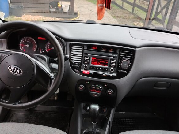 2011 Kia Rio II Рестайлинг, красный, 350000 рублей - вид 5