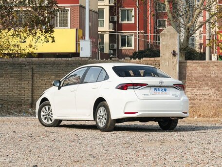 2022 Toyota Corolla XII (E210), белый, 1380000 рублей, вид 5