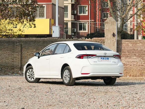 2022 Toyota Corolla XII (E210), белый, 1380000 рублей - вид 4