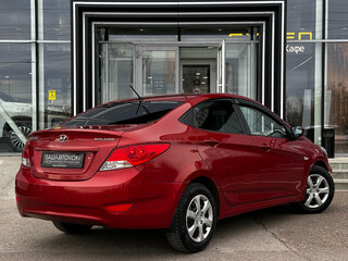 2013 Hyundai Solaris I, красный, 795000 рублей, вид 3