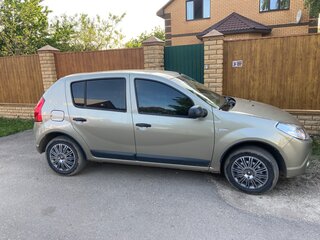 2010 Renault Sandero I, бежевый, 470000 рублей, вид 4