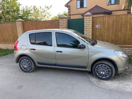 2010 Renault Sandero I, бежевый, 470000 рублей, вид 4