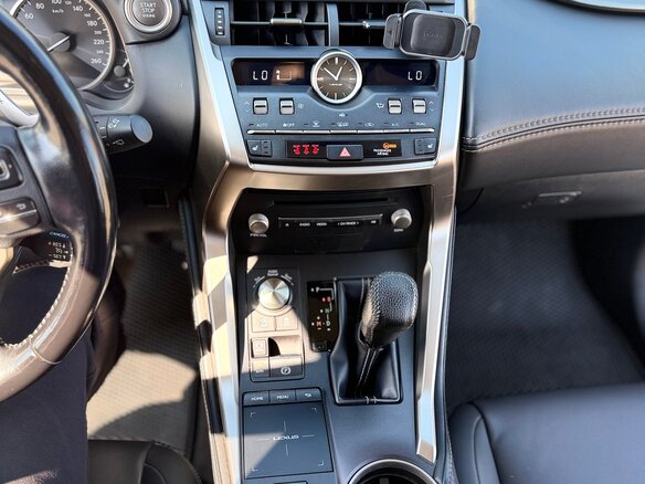 2019 Lexus NX 200 I Рестайлинг, серый, 2840000 рублей - вид 14