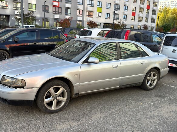 2001 Audi S8 I (D2) Рестайлинг, серебристый - вид 2