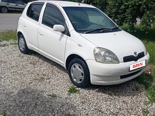 2001 Toyota Vitz I (P10), белый, 355000 рублей, вид 1