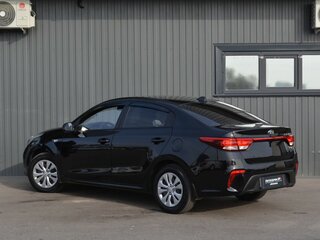 2018 Kia Rio IV, чёрный, 739999 рублей, вид 4