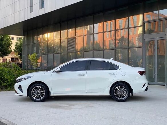 2021 Kia K3 II (China Market), белый - вид 4