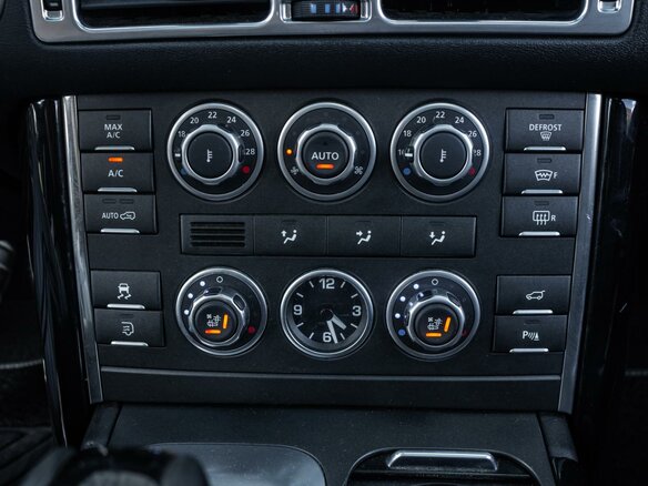 2009 Land Rover Range Rover Supercharged III Рестайлинг 2, серый, 1220000 рублей - вид 15