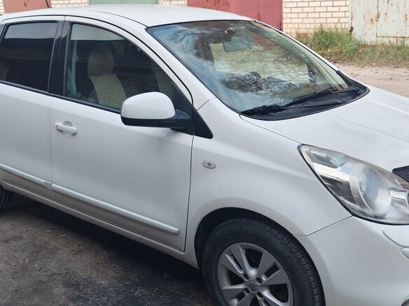 2012 Nissan Note I Рестайлинг, белый, 840000 рублей - вид 13