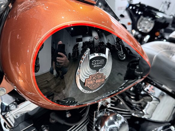 2008 Harley-Davidson Fat Boy, оранжевый, 1099000 рублей - вид 2