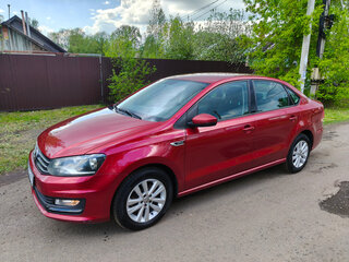 2016 Volkswagen Polo V Рестайлинг, красный, 1000000 рублей, вид 1