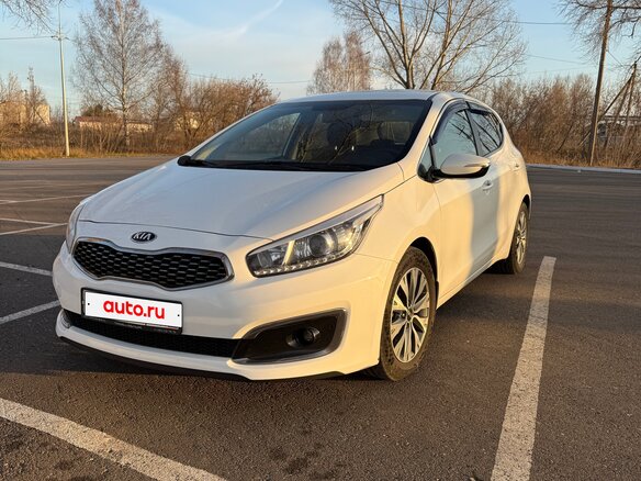 2018 Kia Ceed II Рестайлинг, белый, 1450000 рублей - вид 3