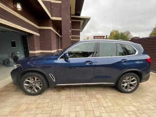 2020 BMW X5 30d IV (G05/G18), синий, 9300000 рублей, вид 5