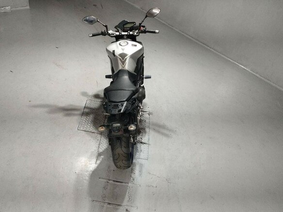2015 Yamaha MT-09 (FZ-09), серебристый, 710000 рублей - вид 4
