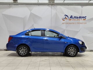 2013 Chevrolet Aveo II, синий, 620000 рублей, вид 2