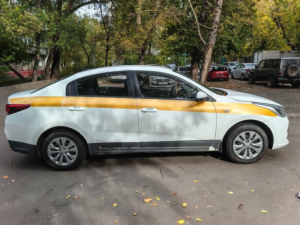 2017 Kia Rio IV, белый, 800000 рублей - вид 1