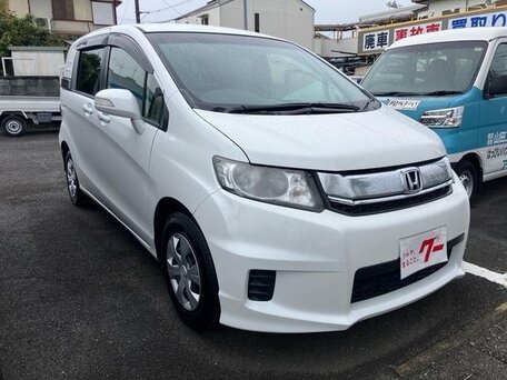2014 Honda Freed Spike I Рестайлинг, белый, 780000 рублей, вид 3