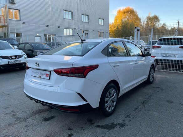 2022 Hyundai Solaris II Рестайлинг, белый, 1546777 рублей - вид 5