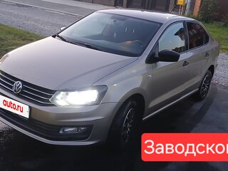 2015 Volkswagen Polo V Рестайлинг, бежевый, 930000 рублей, вид 1
