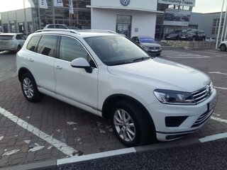 2015 Volkswagen Touareg II Рестайлинг, белый, 2500000 рублей, вид 3
