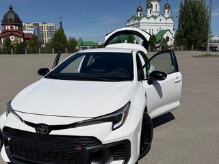 2024 Toyota Corolla GR XII (E210) Рестайлинг, белый, 4700000 рублей, вид 4