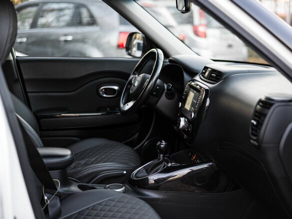 2018 Kia Soul II Рестайлинг, белый, 1450000 рублей - вид 13
