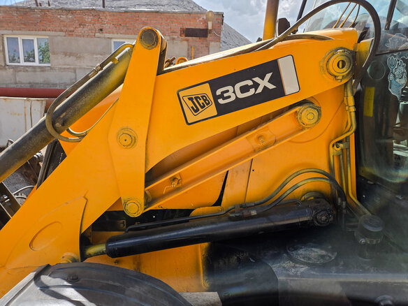 2010 JCB 3CX, жёлтый, 3250000 рублей - вид 26