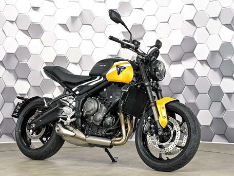 2025 Triumph Trident 660, чёрный, 1049000 рублей, вид 1