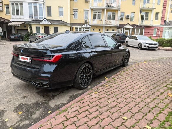 2017 BMW 7 серии Long 740Li xDrive VI (G11/G12), чёрный, 2950000 рублей - вид 3