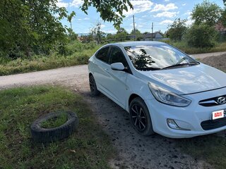 2013 Hyundai Solaris I, белый, 650000 рублей, вид 1