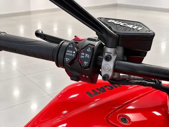 2023 Ducati Diavel V4, красный, 2543676 рублей - вид 12