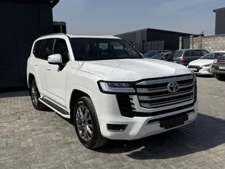 2022 Toyota Land Cruiser 300 Series, белый, 11900000 рублей, вид 1