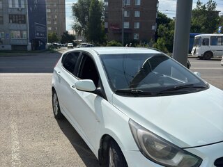 2012 Hyundai Solaris I, белый, 620000 рублей, вид 2