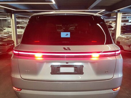 2023 Li Auto (Lixiang) L9 44.5 kWh I, серебристый, 7399999 рублей, вид 3