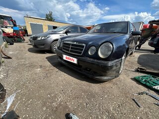 1996 Mercedes-Benz E-Класс 200 II (W210, S210), синий, 230000 рублей, вид 3