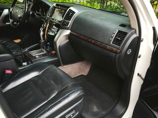2014 Toyota Land Cruiser 200 Series Рестайлинг 1, белый, 2500000 рублей, вид 5